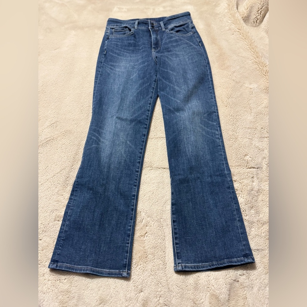 NYDJ Bailey relaxed straight jeans. Size 8